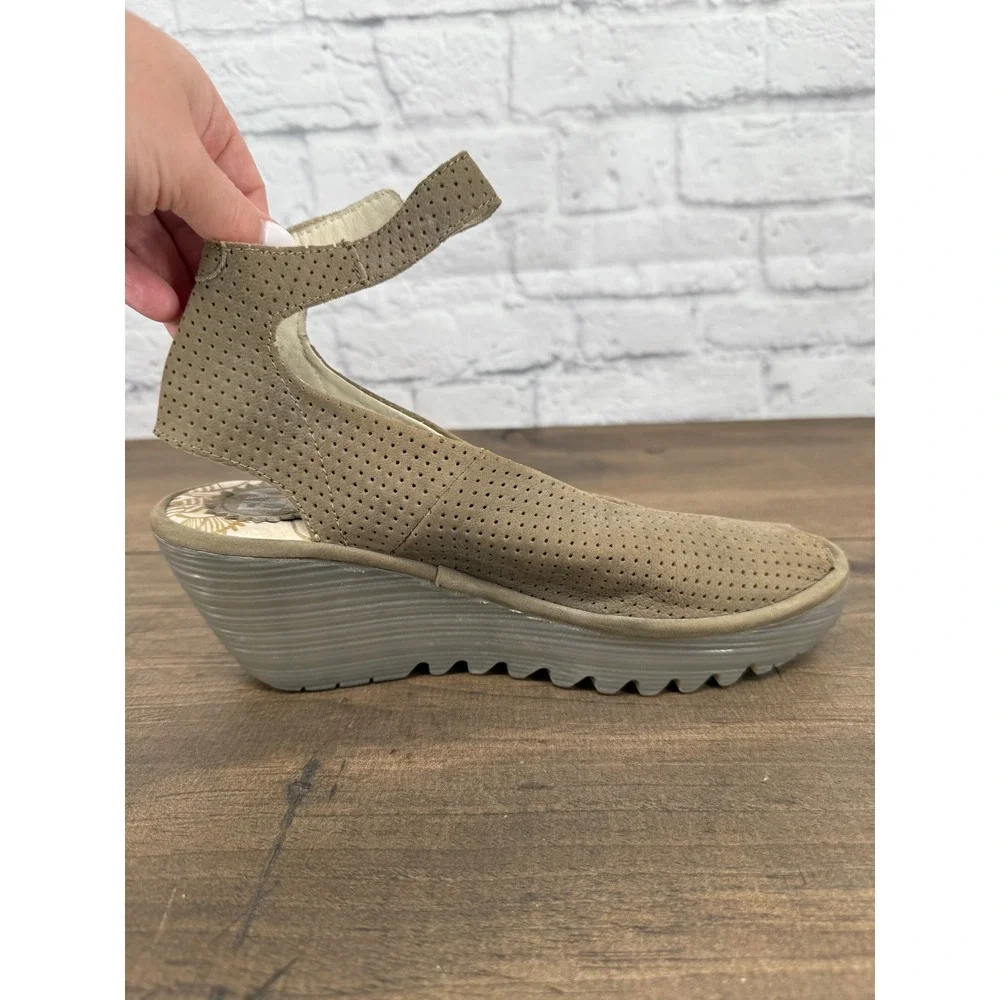 FLY London Taupe Perforated Wedge Sandals EU 39 Comfort Boho Lagenlook Shoes